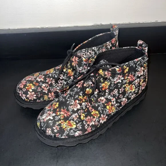 BEARPAW Youth Skye Chukka Booties, Black & Floral, Size 4, New Without Box - Picture 2 of 8